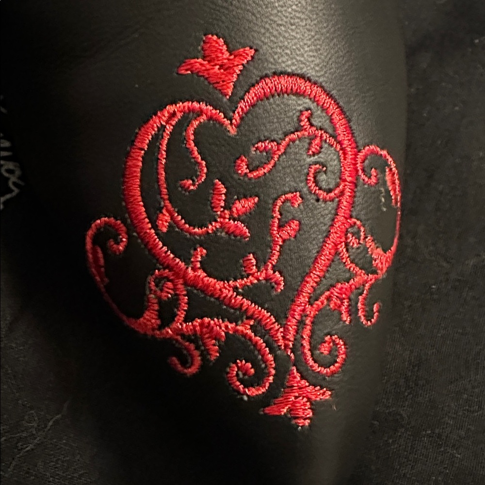 John Fluevog Darla Black and Red Heels with Heart Design. Sz8. - Picture 6 of 9